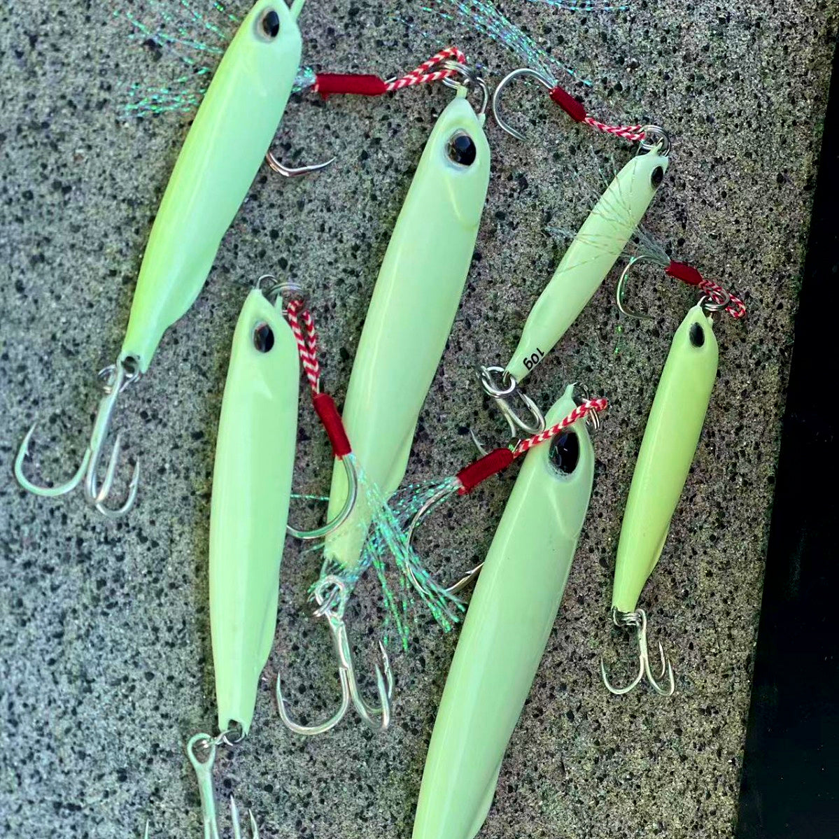 Glow Casting Jig with Treble Hook, 10–60 g (0.4–2.1 oz) – product photo
