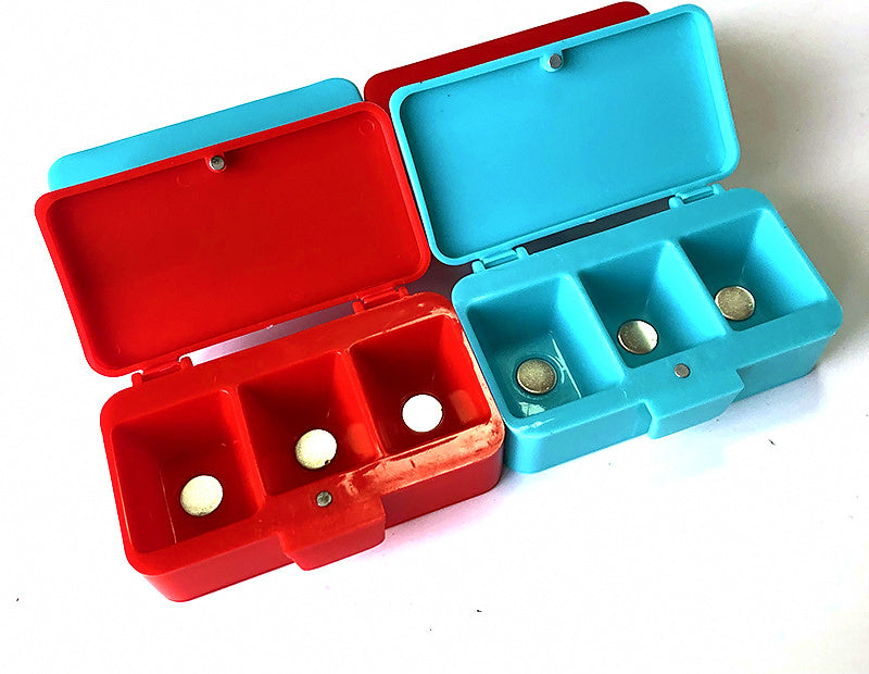 Bait Powder Dipping Box, Plastic, Red or Blue – product photo