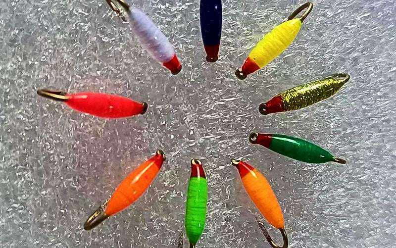 Red Head Micro Worm Fly, Barbed Hook, Size 14–20 – product photo