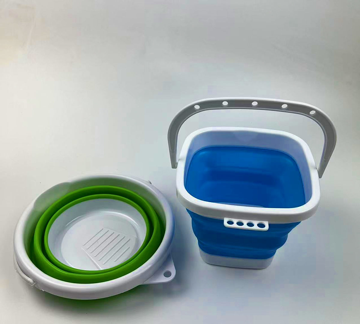 Collapsible Deck Water Bucket, 1.5-10 L (0.4-2.6 gal) – product photo