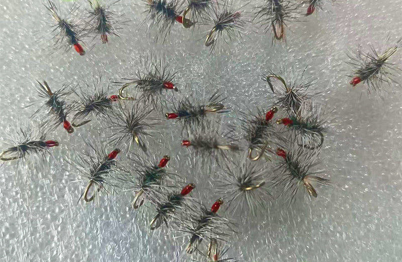 Griffith's Gnat Fly, Black & White, Sizes 8–20 – product photo
