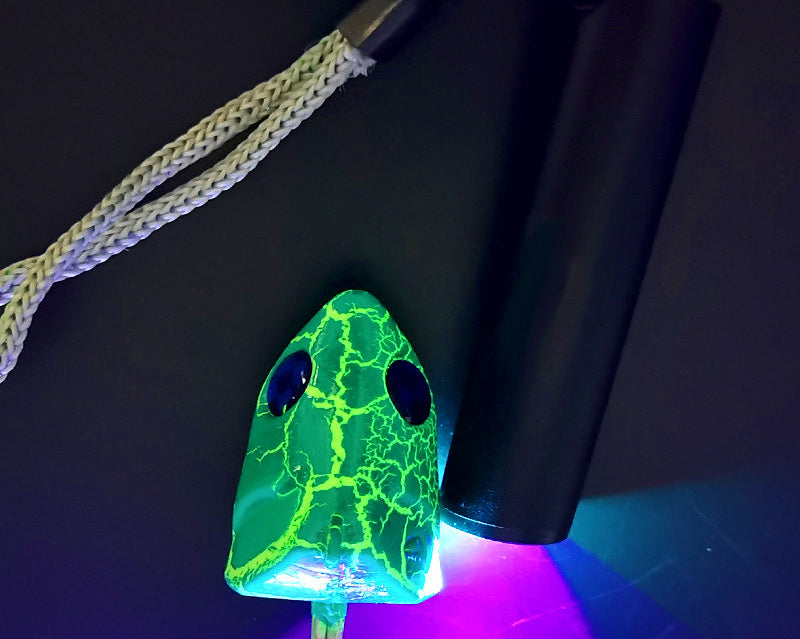 395nm UV Flashlight for Charging Glow Jigs & Squid Jigs – product photo