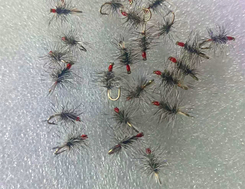 Griffith's Gnat Fly, Black & White, Sizes 8–20 – product photo