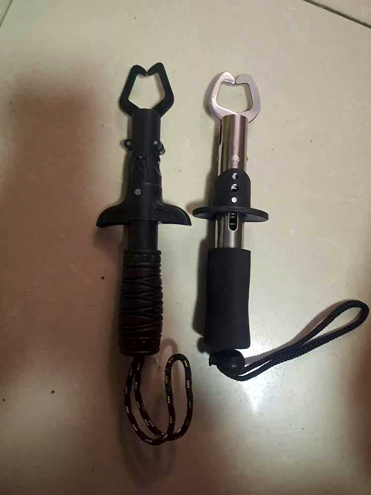 Fish Control Pliers Fish Lip Gripper, Carbon Steel – product photo
