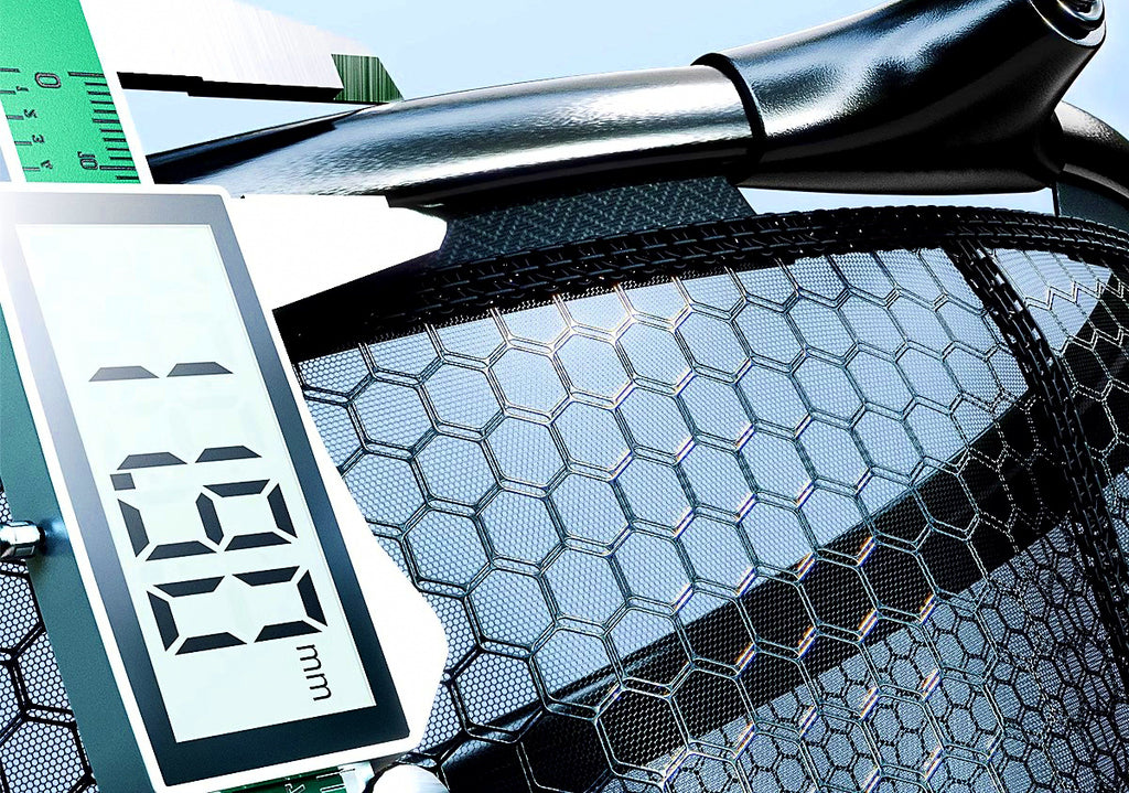 Telescoping Carbon Landing Net with Pole, 1.7–3.0 m (5.6–9.8 ft) – product photo