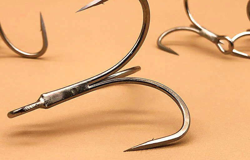 Barbed Stainless Steel Treble Hooks, 25-Pack, Size 16 to 4/0 – product photo