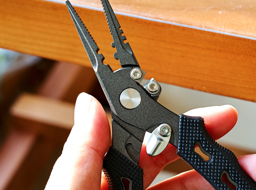 Fishing Pliers, Split Ring & Braid Cutter, Teflon Coated – product photo