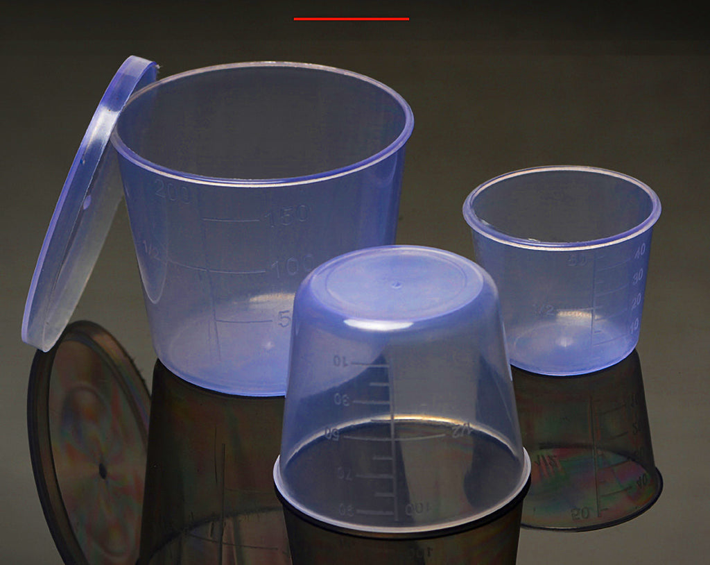 Clear Graduated Measuring Cups with Lids, 3-Piece Set – product photo