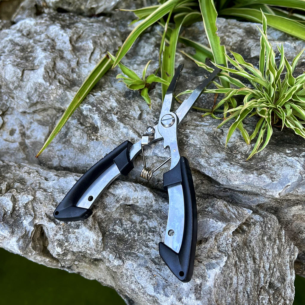 Stainless Steel Fishing Pliers, Long Reach, 16–21 cm (6.3–8.3 in) – product photo
