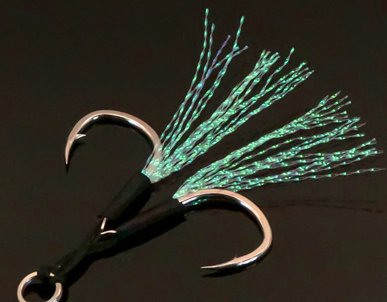 Iseni Hooks, Black Thread & UV Flash, Barbed, 20-Pack – product photo