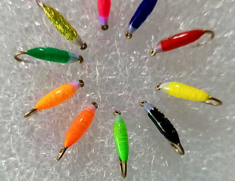 White-Head Micro Worm Flies, Barbed, Size 14–20 – product photo