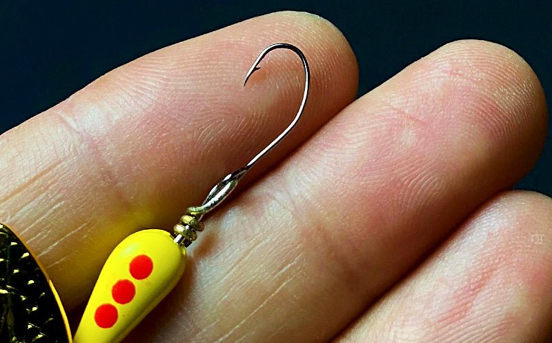 Micro Spoon Lure, 2.8 g (0.1 oz), Gold/Silver/Red Dot – product photo