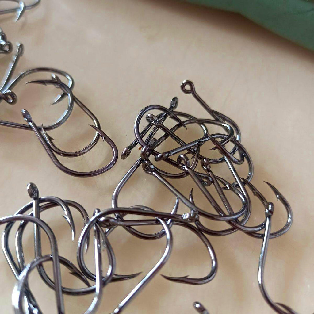 Iseni Style Barbed Eyed Hooks, Assorted Box, 100–600 pcs – product photo