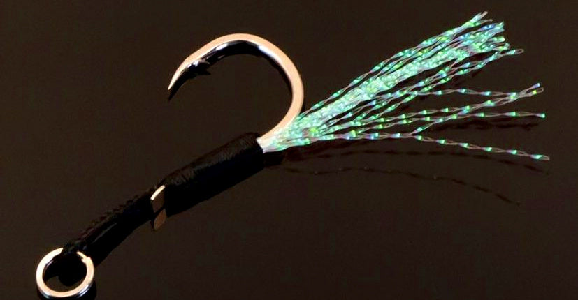 Iseni Hooks, Black Thread & UV Flash, Barbed, 20-Pack – product photo