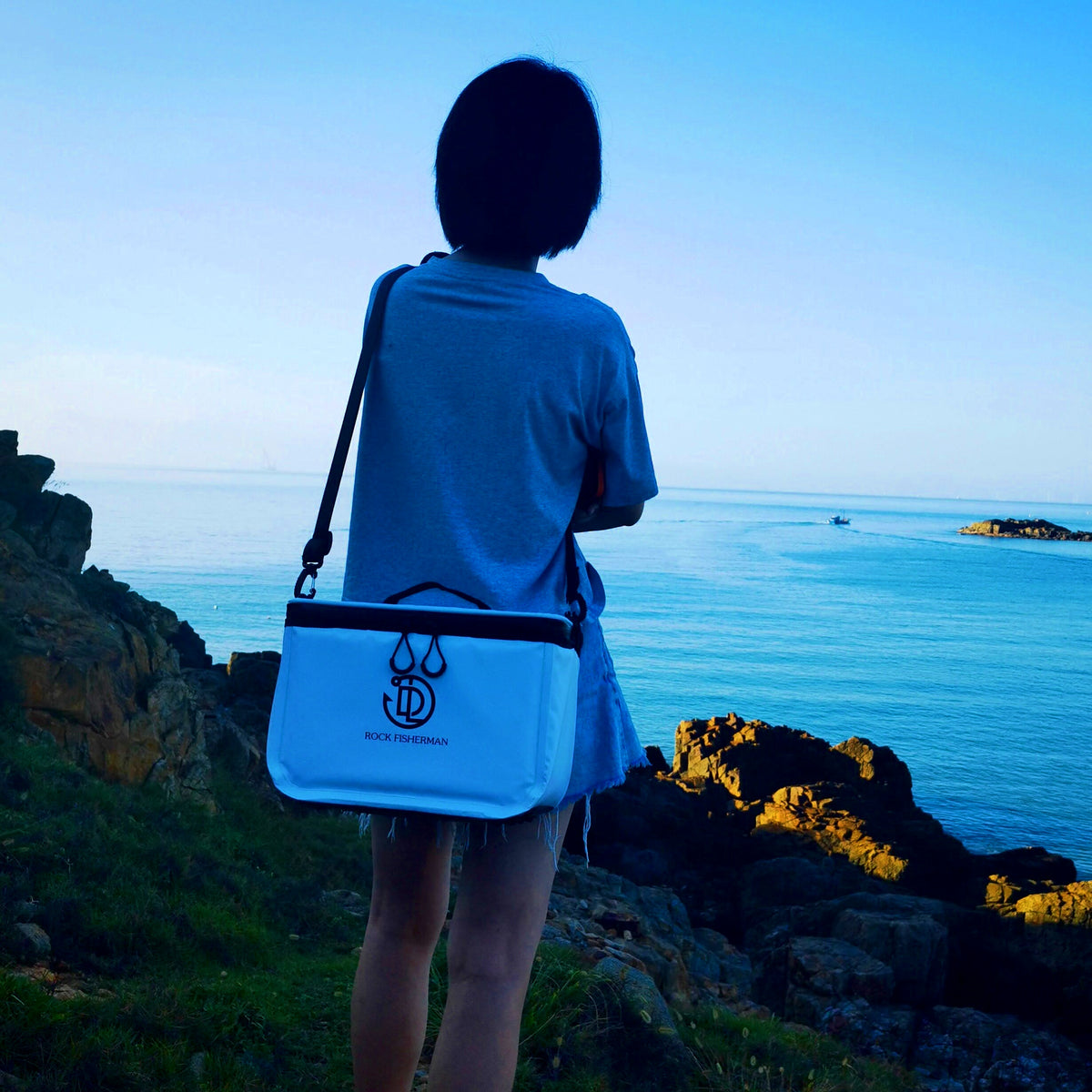 10 L Soft Cooler Bag, Crossbody Fish Bag, White – product photo