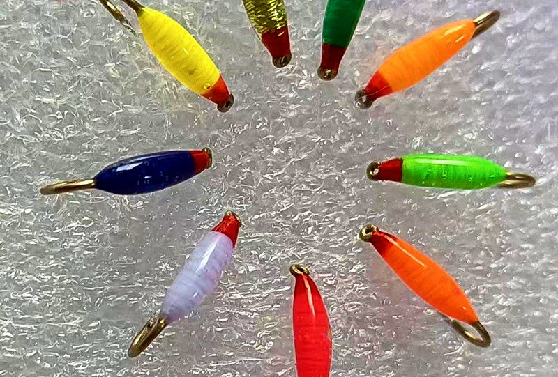 Red Head Micro Worm Fly, Barbed Hook, Size 14–20 – product photo