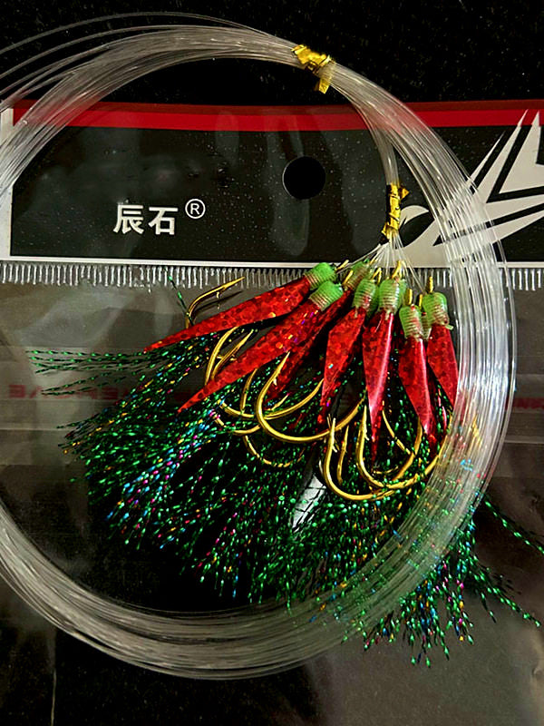 Snelled Single Hooks, Red Line, 1.1 m (43 in), 10 Pack – product photo