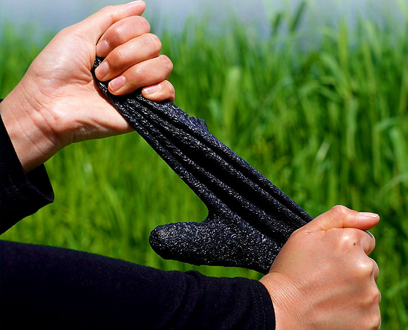Fish Handling Gloves, Black, Quick-Dry, Optional Magnetic Clip – product photo