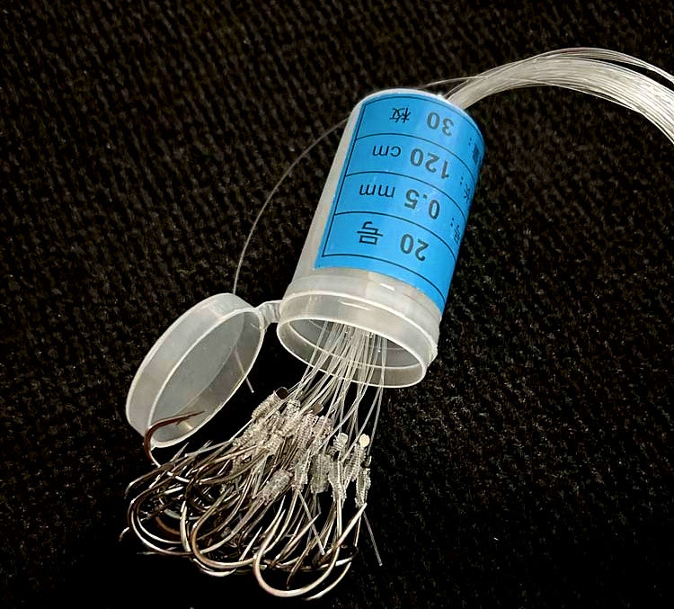 Pre-Tied Snelled Single Hooks with Leader, 30 Pack – product photo