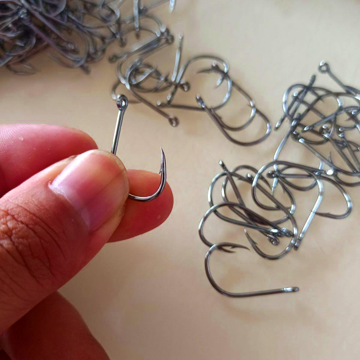 Iseni Style Barbed Eyed Hooks, Assorted Box, 100–600 pcs – product photo