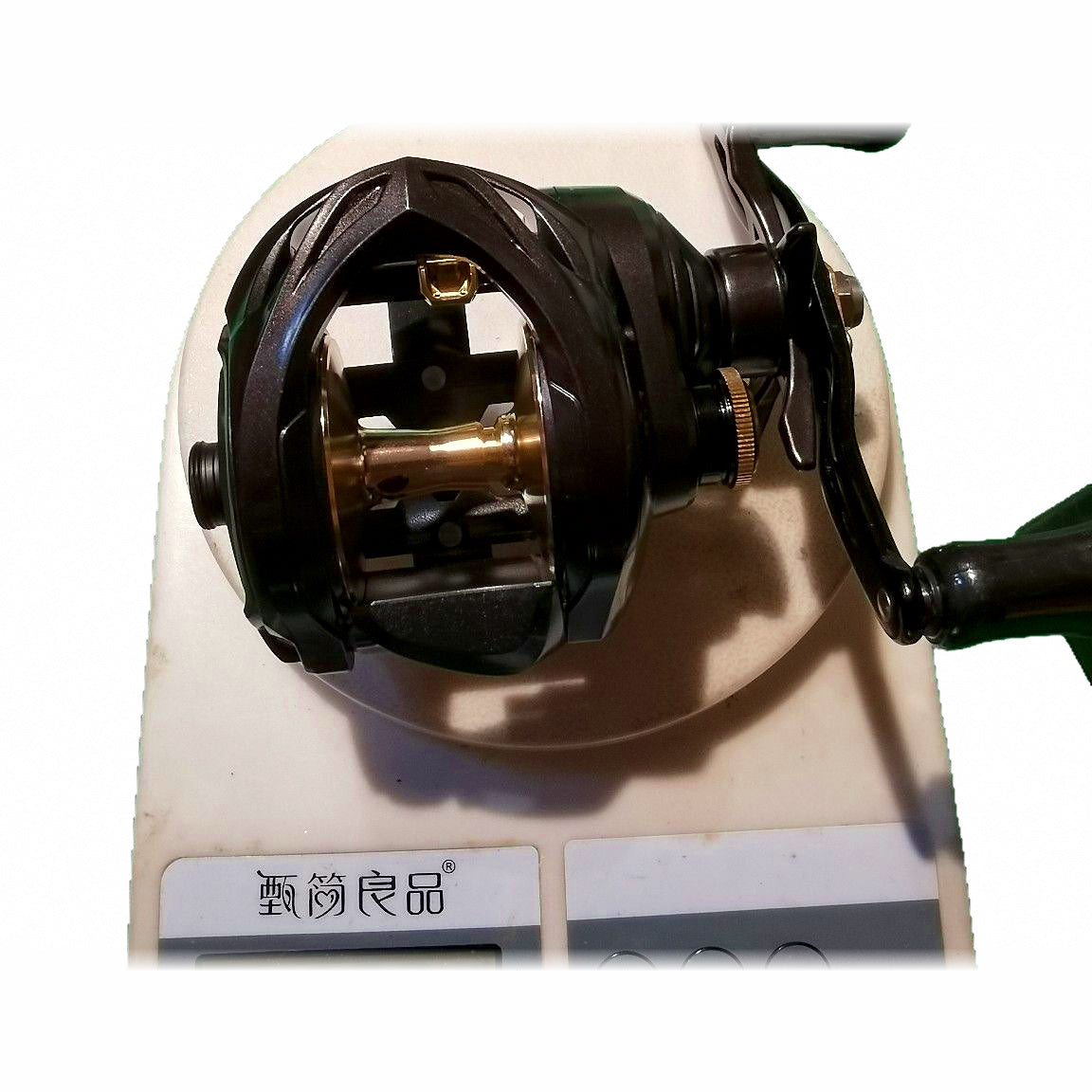 Round Baitcasting Reel, Left or Right Hand Retrieve