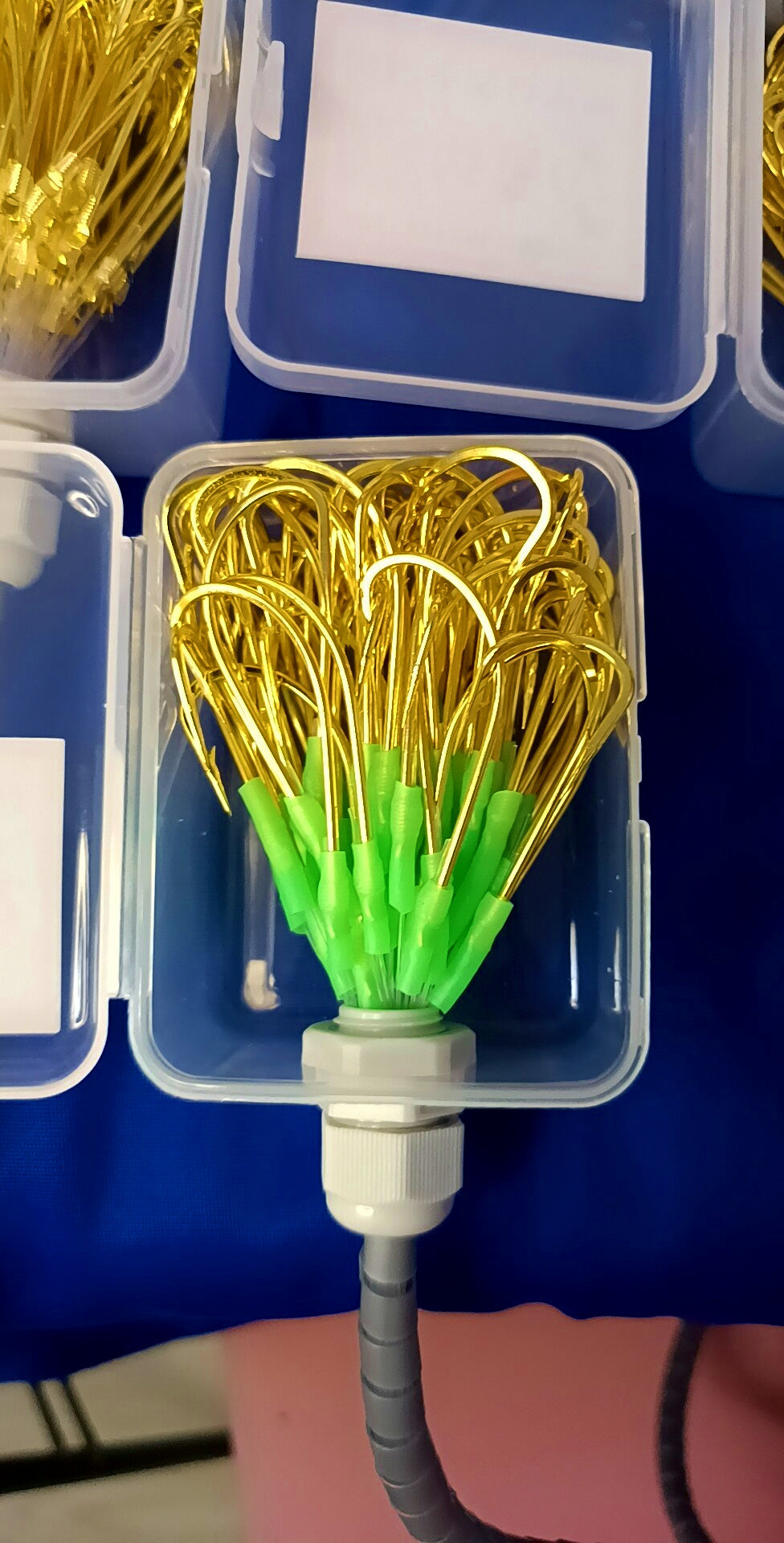 Snelled Hooks with Glow Tube, Barbed, 1.2 m (3.9 ft) Leader – product photo