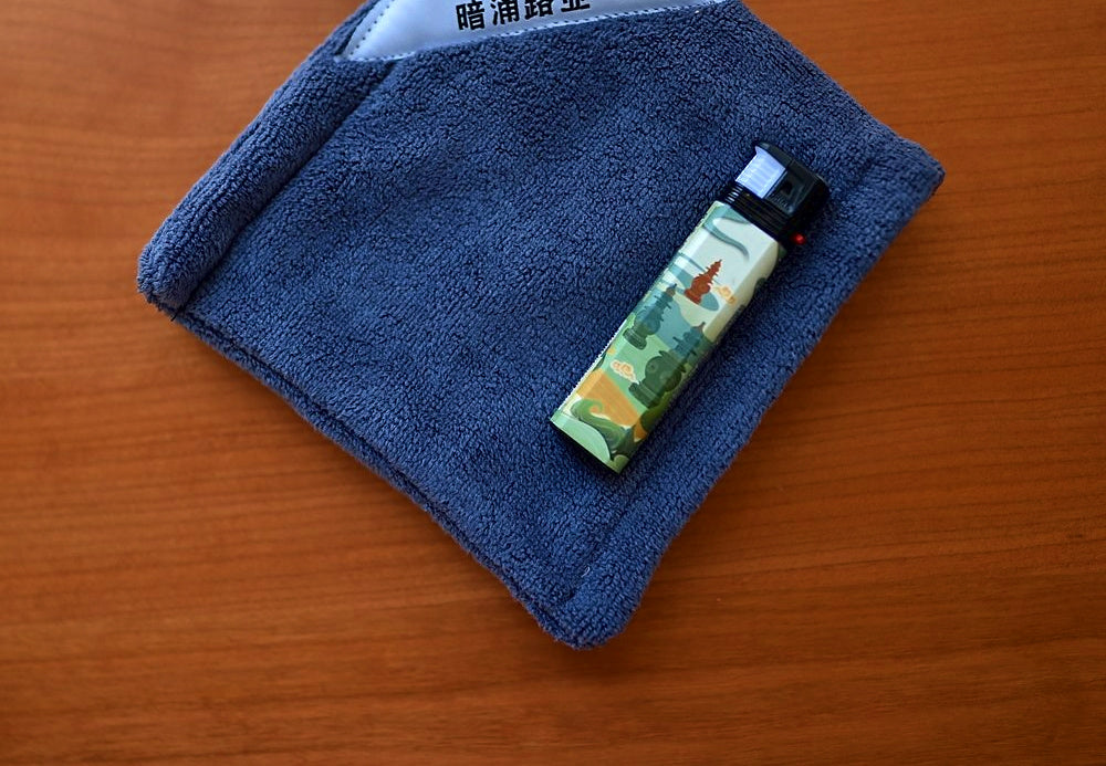Microfiber Fishing Hand Towel with Clip, 14x14 cm (5.5 in) – product photo